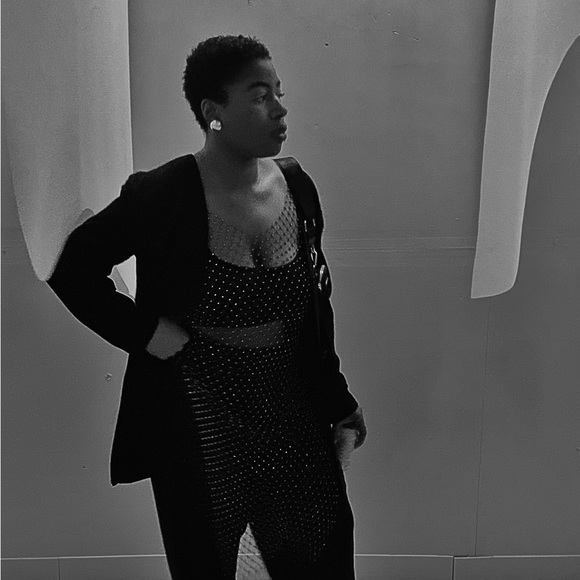 Meet your Posher, Kensie - Picture 2 of 6